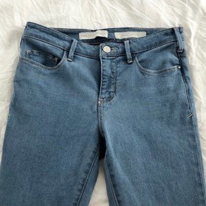 PILCRO/ light wash ‘serif’ jean